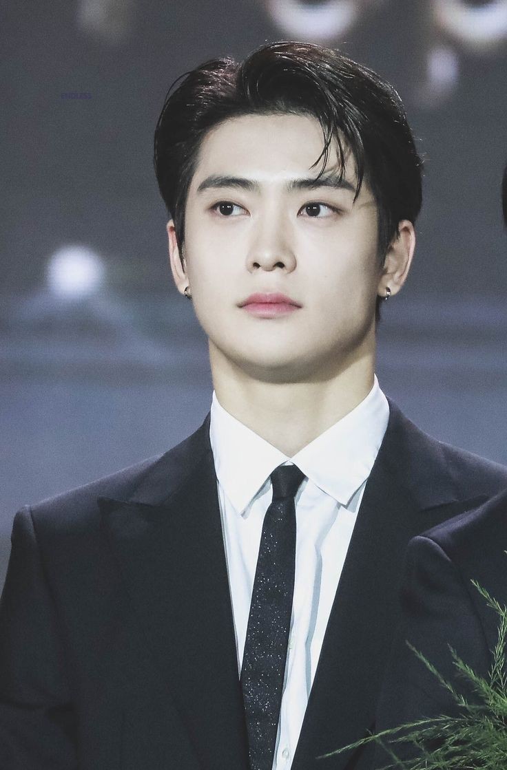 Jaehuyn's tweet photo. "As the blessing ceremony is over, I, Priest Jeff, take my leave and will return it to Kareenina as the MC on duty. Thank you and good evening everyone.”  The man smiled briefly then bowed respectfully before walking down the altar.

#EverlastingJourney 
@karinay https://t.co/tGT6S4octZ