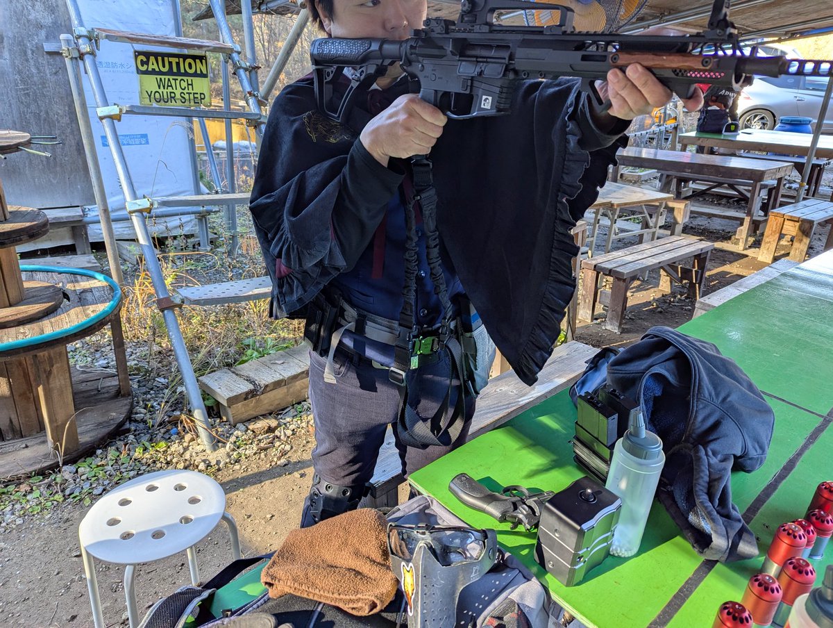 fallere825_aker's tweet image. #サバゲー
#アサルトフロント
#恥外法権 
本日はRYUさん貸切の恥外法権を楽しんでまいりました。
ここまで特殊なサバゲーははじめて体験しましたが最高に楽しい1日を過ごせました😉
1ゲーム目の裏普通にルール忘れて撃ってしまった…。申し訳ありませんでした😓