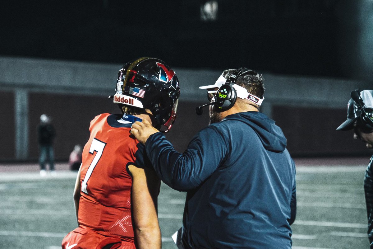 MontoyaStorm's tweet photo. Thank you Charger football Best 4 years of my life.❤️ @Coach_MikeEvans Thank you coach for everything you taught me and for always being there! @BrownsvilleVet1 #7out https://t.co/6q7BkyGX0Y
