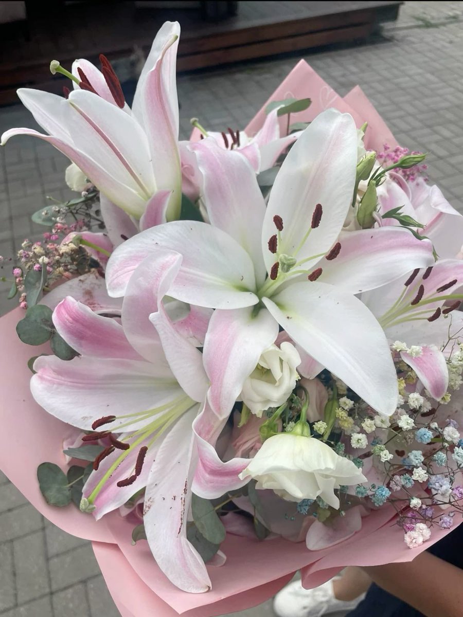 i3Moment's tweet photo. Lily Flower Bouquets <3 https://t.co/SlTPkysmSV