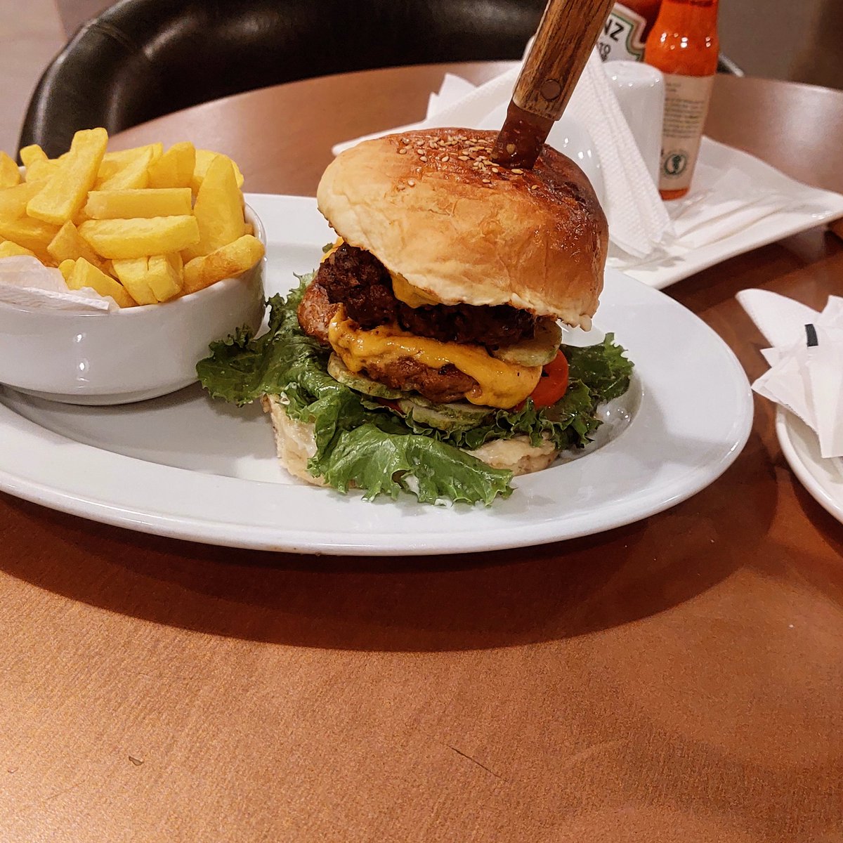 IrumbaO's tweet photo. These guys make yummy burgers 🍔 😋  Try Numba Café on your next visit to Kabale https://t.co/cYtoQxOn6A