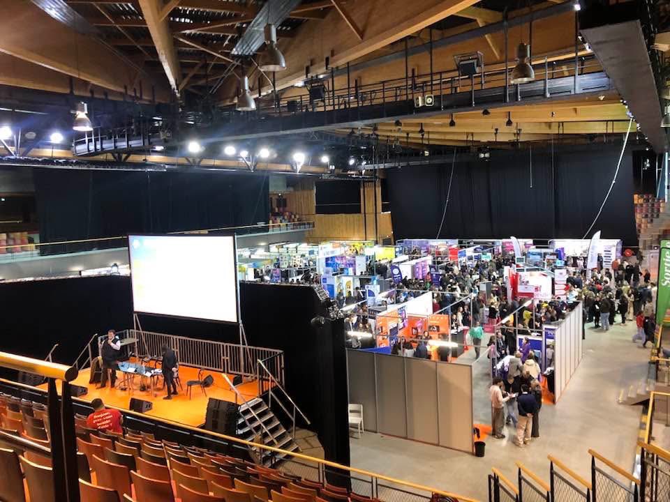 NathalieLanzi's tweet photo. 🎓Heureuse d’avoir pu aller ce samedi 23 novembre au salon de l’#enseignement supérieur à Niort. 

🗣️L’occasion d’échanger avec nos lycéens et les formateurs, ainsi que les deux universités de La Rochelle et Poitiers.

👏Plus de 4000 personnes présentes ! 
#jeunesse https://t.co/1oLr2JlRNg
