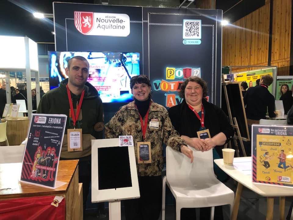 🎓Heureuse d’avoir pu aller ce samedi 23 novembre au salon de l’#enseignement supérieur à Niort. 

🗣️L’occasion d’échanger avec nos lycéens et les formateurs, ainsi que les deux universités de La Rochelle et Poitiers.

👏Plus de 4000 personnes présentes ! 
#jeunesse