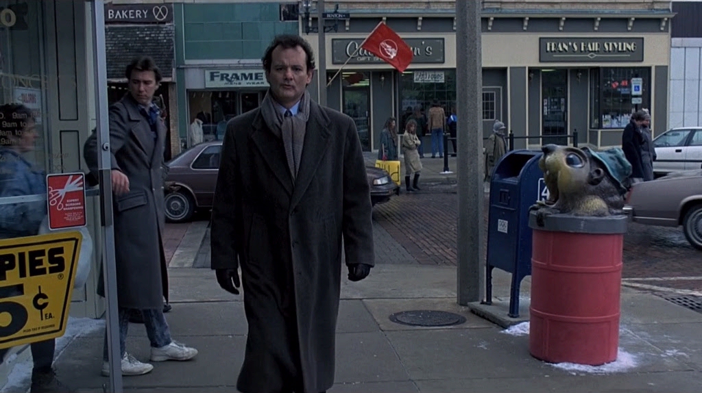 GroundhogDayPod's tweet image. day 246 - and a donut

continuing with Benesh and the digestive metaphor, then #timeloop of the week: Dead of Night, a movie that changed our understanding of the universe.

#groundhogday

share.transistor.fm/s/b1b6de4f