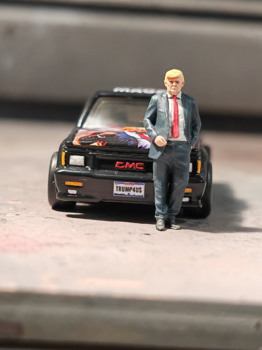 HuskyTwo1's tweet image. #HotWheels #64scale #MAGA #diecast #Trump Well...finish repaint the GMC and paint the man.