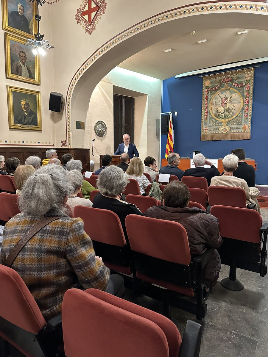 CEC_cat's tweet image. Avui celebrem el 148è aniversari del #CEC, celebrant un acte a la sala d’actes.

Hem fet entrega del premi Columna a Mònica Verge Folia, pionera de l’#alpinisme de casa nostra!

Un merescudíssim reconeixement!

#història #premi