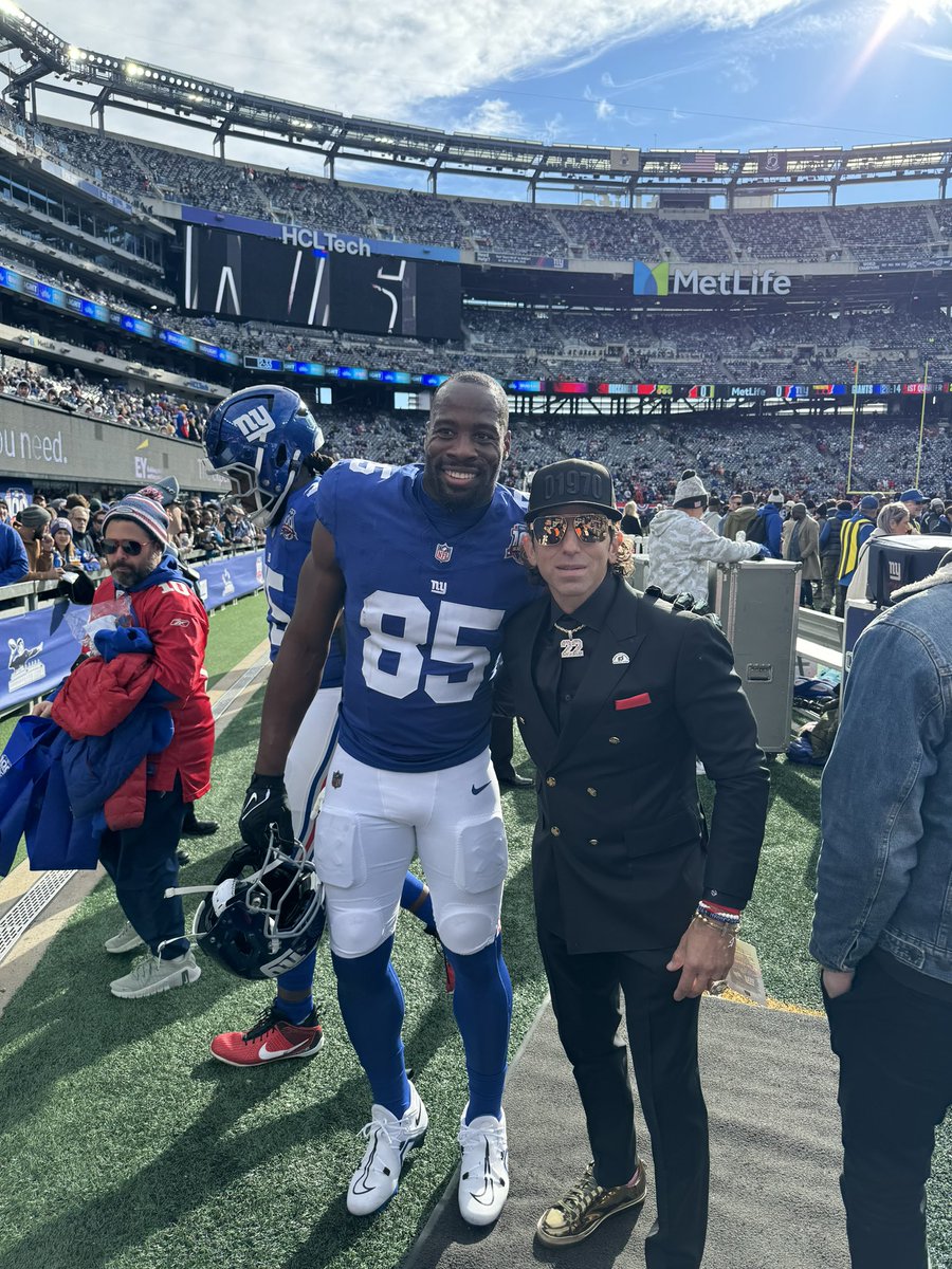 seanstellato's tweet image. Good luck Stellato Sports clients. Always great catching up with @giants co-owner and friend Jon Tisch. Thanks to all those who serve and make the ultimate sacrifice. #SaluteToService #NoBackingDown #Blessed @NFL @USArmy @C_Manhertz #01970