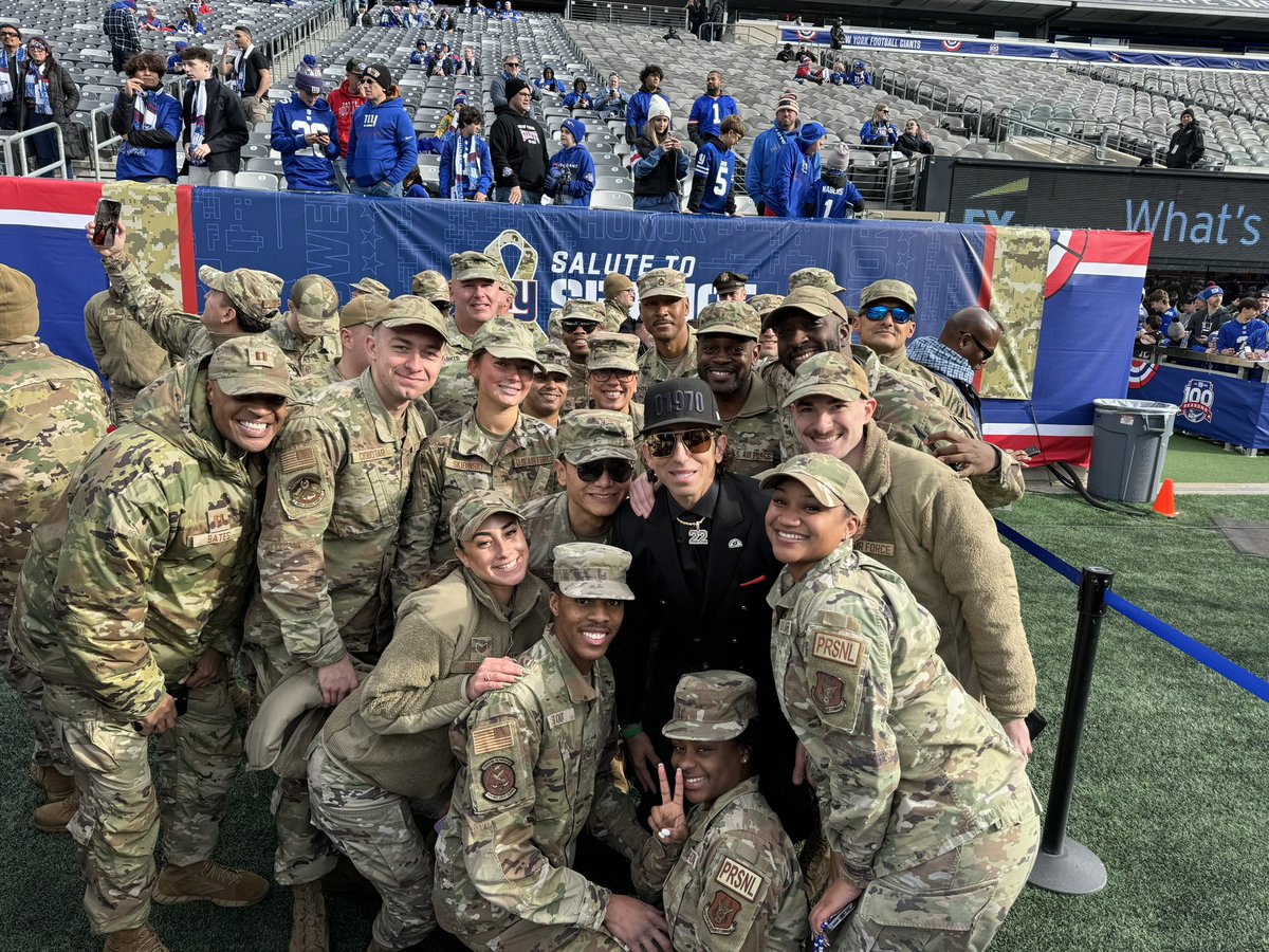 seanstellato's tweet image. Good luck Stellato Sports clients. Always great catching up with @giants co-owner and friend Jon Tisch. Thanks to all those who serve and make the ultimate sacrifice. #SaluteToService #NoBackingDown #Blessed @NFL @USArmy @C_Manhertz #01970