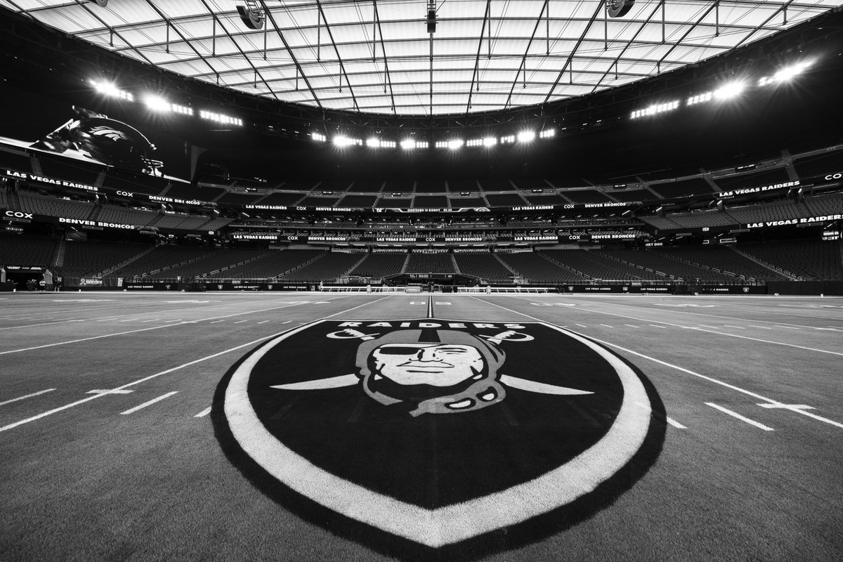 AustinBrink's tweet photo. 🔮 Las Vegas, Nevada 🎙️

#DENvsLV https://t.co/O8NApsL8zR