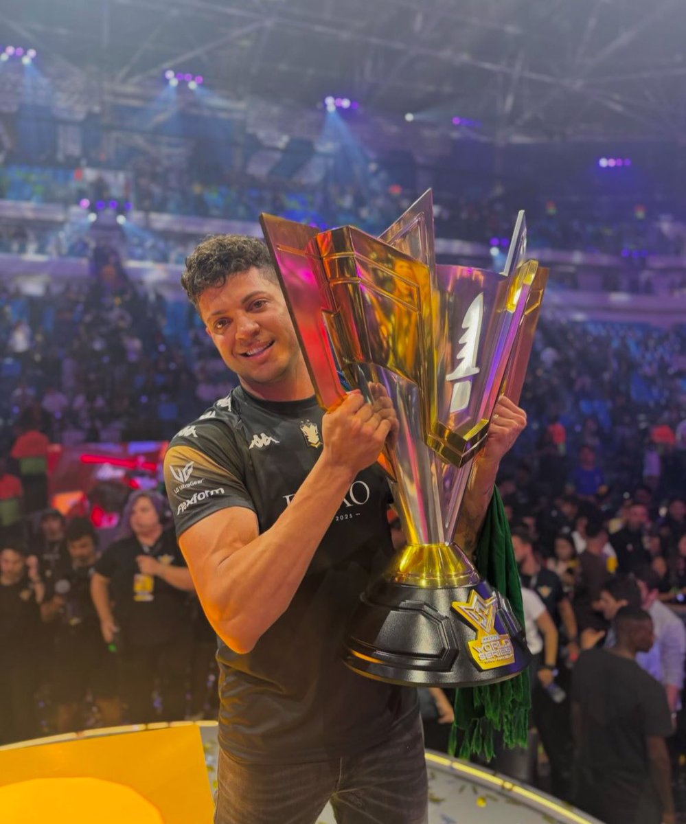 CEROLZERA's tweet image. Filhota, essa foi pra você! O papai te ama! 💜
FLUXO CAMPEÃO MUNDIAL