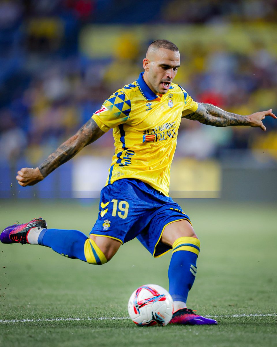 Ayer no conseguimos el resultado que queríamos, pero el esfuerzo y la entrega no se negocian. Este equipo no se rinde y seguiremos dándolo todo en el campo 💪🏼 Gracias por el apoyo siempre afición 💛💙