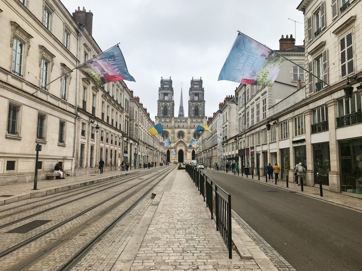 createstreets's tweet image. Dijon is not the only French city that’s been positively transformed by the #TramRenaissance -let’s hear it for Orleans 🇫🇷
