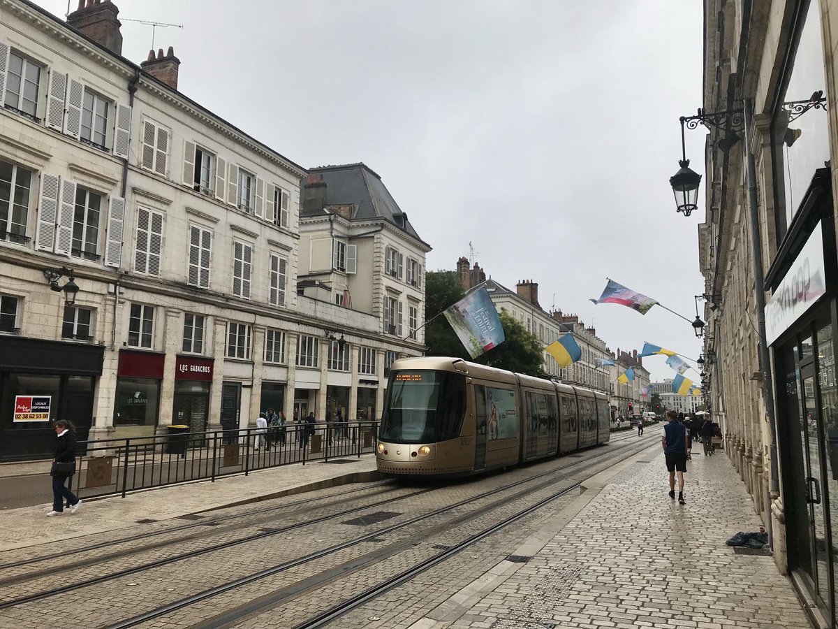 createstreets's tweet image. Dijon is not the only French city that’s been positively transformed by the #TramRenaissance -let’s hear it for Orleans 🇫🇷