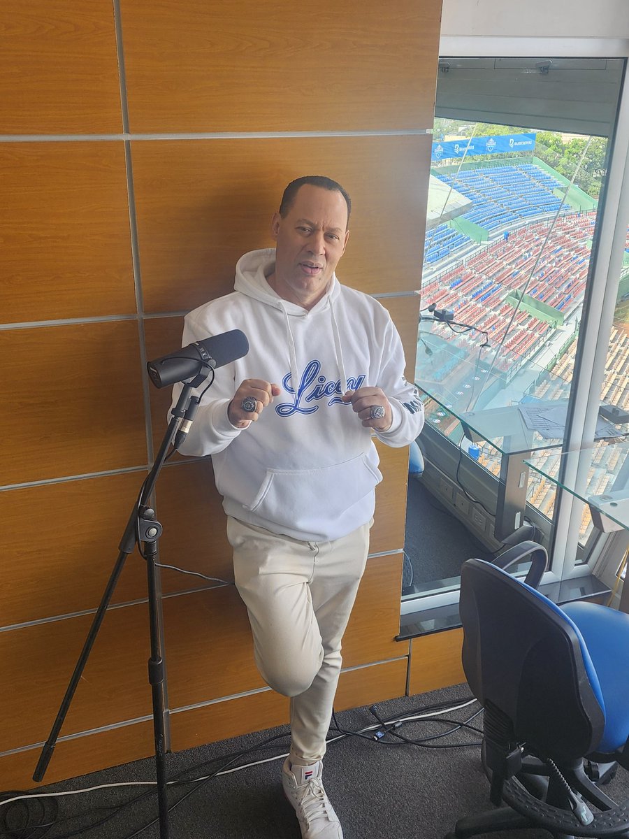 Gáname 2 campeonatos corridos, y así podrás celebrar!!!.

No te pierdas el partido de Aguilas Vs Tigres a las 5 de la tarde por Digital 15.

#ElNarradorBiCampeón
