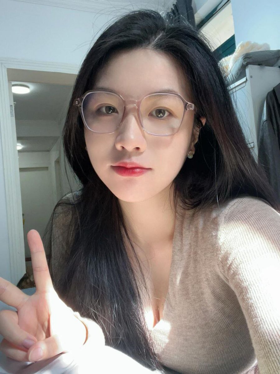 我真的真的好喜歡抱抱 ，我雙腳懷在你的腰上 想要你抱著乾的那種！魚哭了水知道   而我濕了又有誰知道餒。 https://t.co/1Ni7gX8ceX