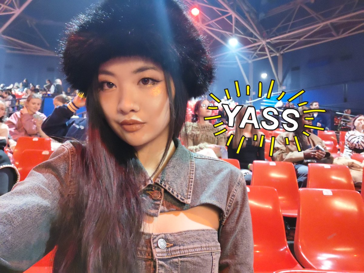 yizhansexual502's tweet photo. I discovered XG girlsband a month ago, and here I am... At their first world tour in Paris ❤️
#XG_1stWORLDTOUR_PARIS #XG #XGconcert #XG_HOWLING https://t.co/hqGBMwySZV