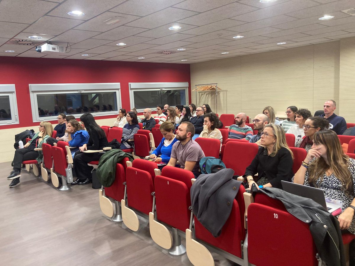 El pasado jueves 21 tuvimos la 1ª sesión de formación con l@s profesoras/es de los grupos que participan en #CristalizaciónRioja en #FCyT de <a href="/unirioja/">Universidad de La Rioja</a>! Gracias a tod@s por venir #CristalizaciónenlaEscuela <a href="/RSEQUIMICA/">RSEQ</a> <a href="/lariojaorg/">Gobierno de La Rioja</a> #UCCUnirioja <a href="/qlinstruments/">QL INSTRUMENTS SLU</a> #Linlab <a href="/lariojaorg/">Gobierno de La Rioja</a>
