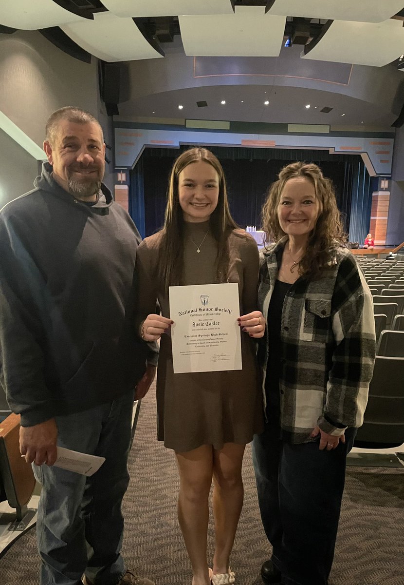 josiecasler22's tweet photo. Inducted into National Honors Society! https://t.co/xwSaku83gB