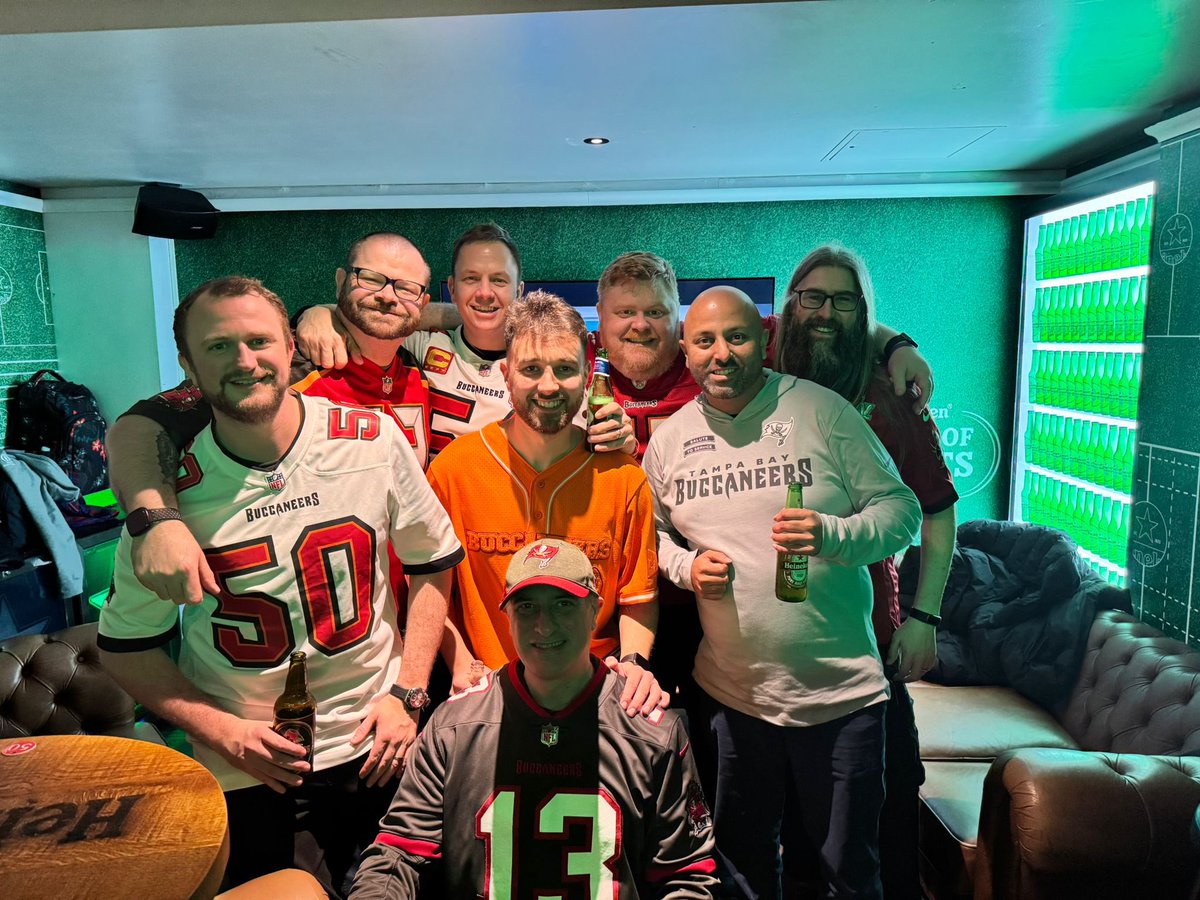 97PhilB's tweet photo. @Buccaneers vs @Giants at @Belushis LFG!
@BootedOffline @jenks97 @UkBucs @sblack74 @Captain_Outram @5yardrush @BucsUK #BucsUK #WeAreTheKrewe https://t.co/m6vOEfUbAc