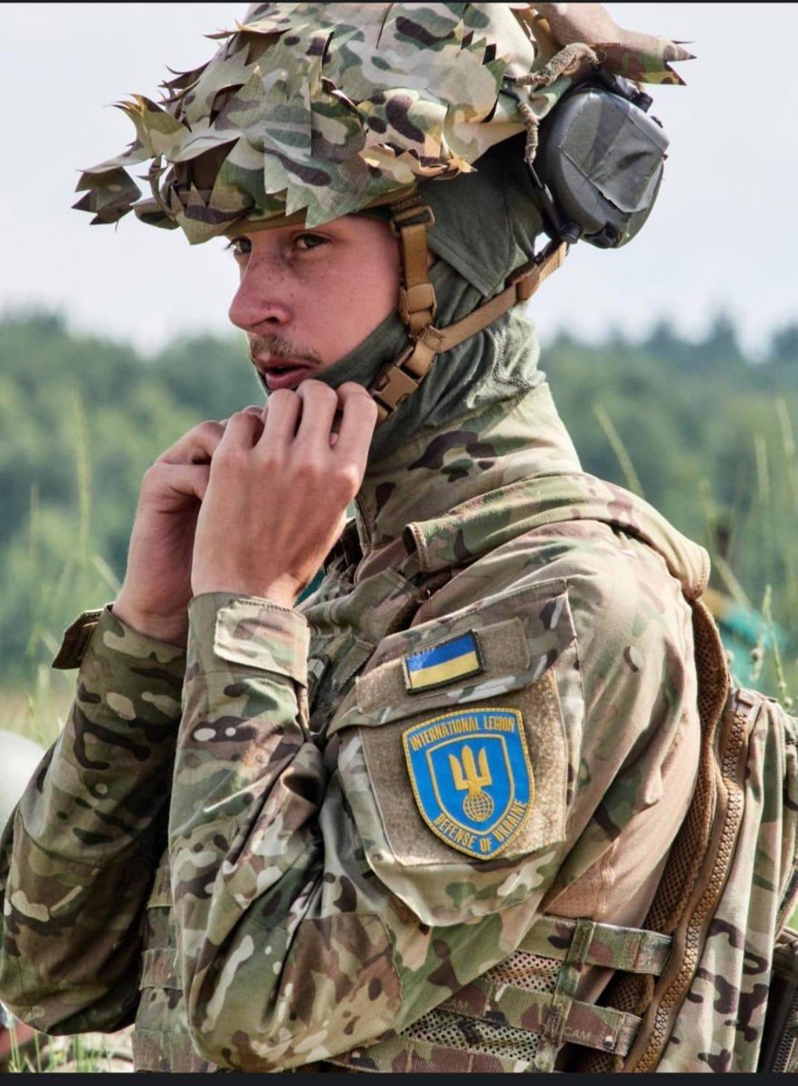 venäjän hyökkäys vaati jälleen suomalaisvapaaehtoisen hengen Itä-Ukrainassa. 

“Sipa” luopui kaikesta omaisuudestaan päästäkseen Ukrainaan puolustamaan rauhaa, äitinsä vahvasta vastustuksesta huolimatta. Sipalla oli päämäärä, eikä hän luopunut tavoitteestaan millään.