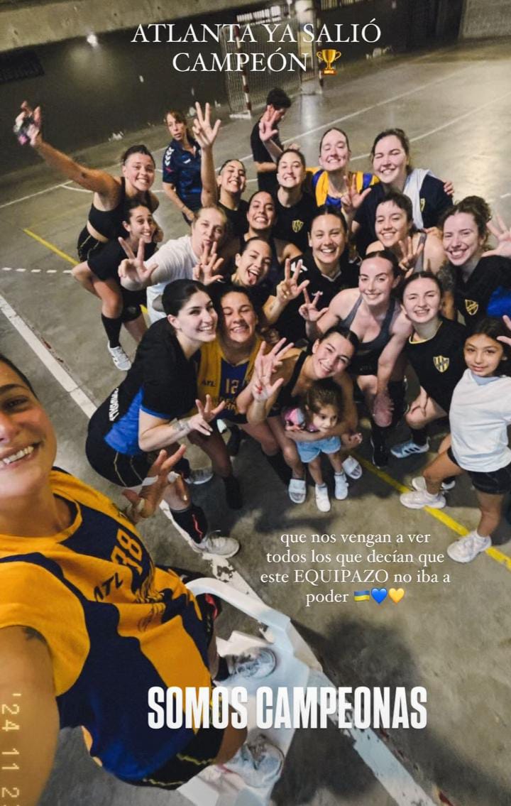 La peña saluda al 1er equipo damas de handball, que SALIERON CAMPEONAS.
VAMOS ATLANTA 💙💛CARAJO..
DALE CAMPIONNNN 🎶🎶
DALE CAMPIONNNN 😄💙💛