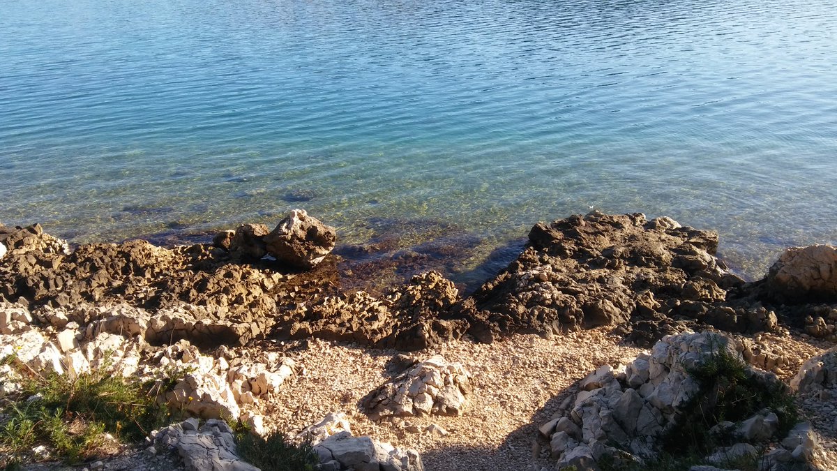 Zar smo tako bolesna nacija da nas bombardiraju sa reklamama za ljekove???!?