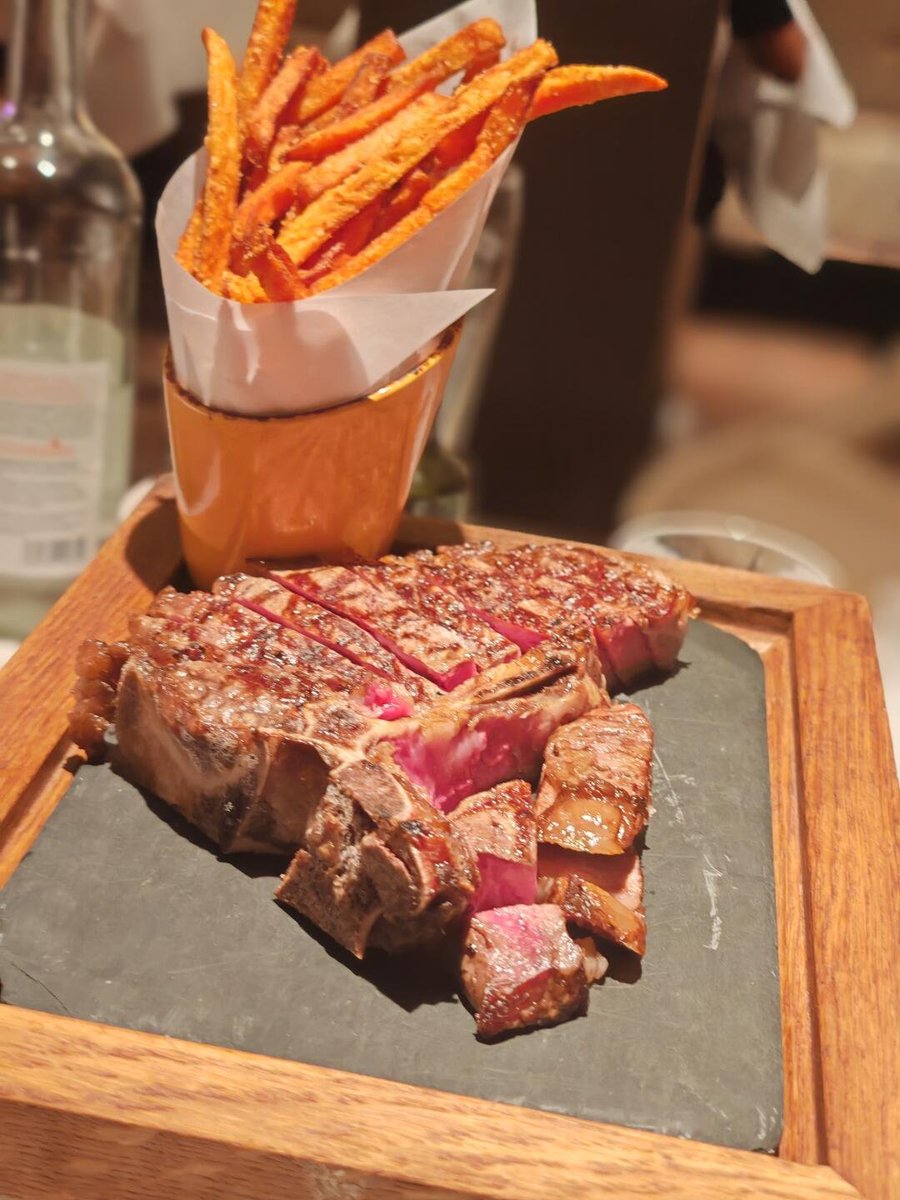 adeleraf's tweet photo. This steakhouse is highly recommended in Berlin. Just by the river in Berlin's Mitte district, the scenery is good, and you can often meet celebrities #Germany #BERLINLIFE #TreasureRestaurantSharing https://t.co/fhM72okQP2