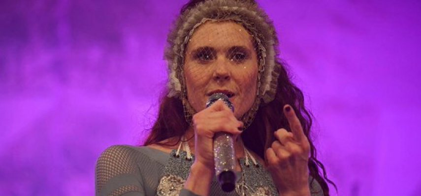Delcroixx's tweet image. «Butts for tour buses» : la chanteuse #KateNash vend des photos intimes sur #OnlyFans pour financer ses tournées lefigaro.fr/culture/butts-… via @Figaro_Culture
