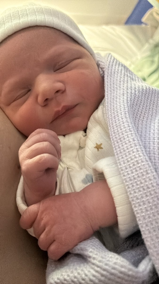 Laura 🐐 tweet media