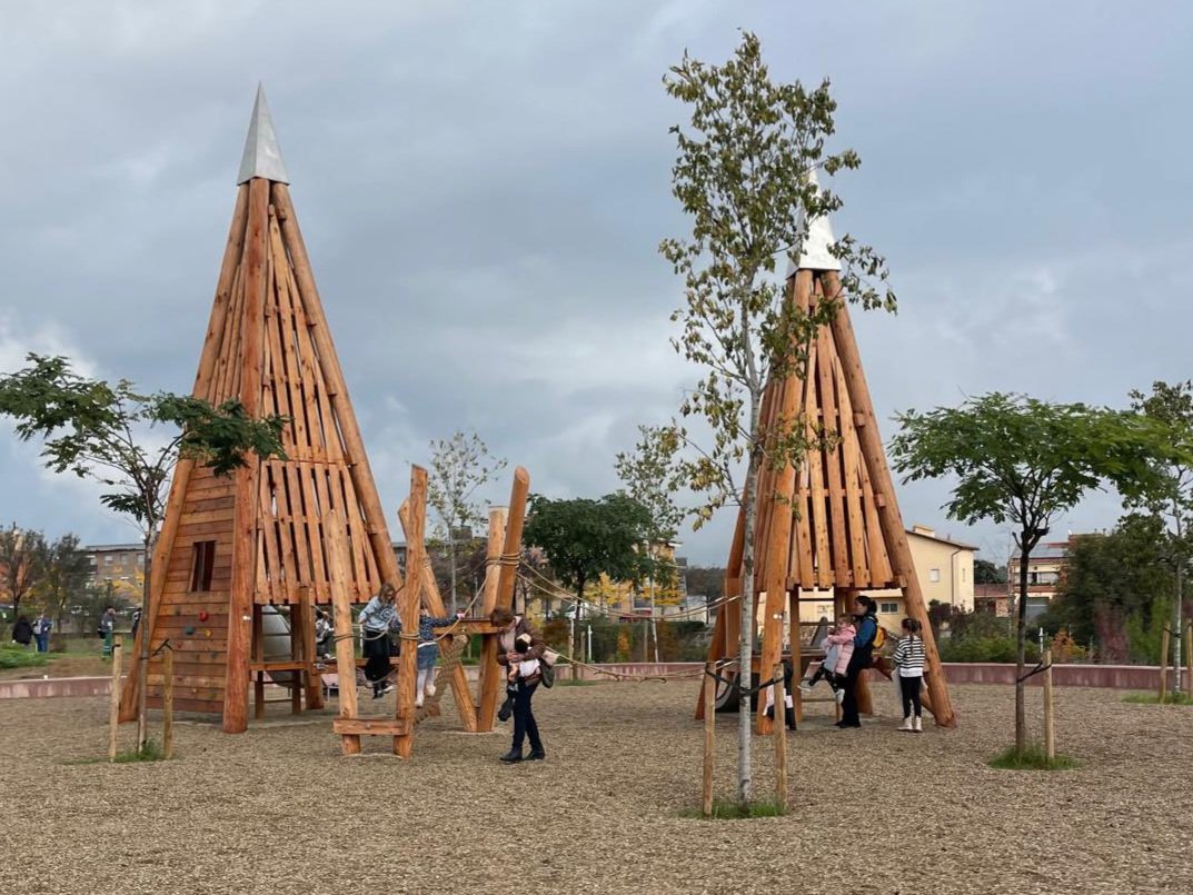 GabrielFerDiaz's tweet photo. 🌿 Matí amb veïns per celebrar, per fi, l'obertura del Parc del Nord! Transformació començada el mandat 15-19 i que avui s'obre a la ciutat: un pulmó verd de 76.000 m² amb espais per a tothom. Gràcies als qui heu treballat tants anys per fer-ho possible.

🟨 #ElSabadellDeTothom https://t.co/YLDgIaGzxS