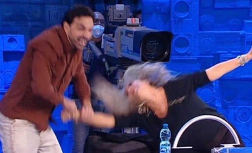 Betta__24's tweet photo. FEDERICA AH NO FRANCESCA #amici24 https://t.co/RuZwjQfUiB