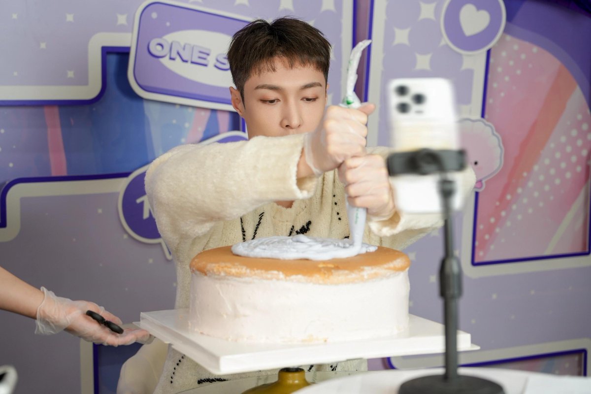Chuchouxxing's tweet photo. @lay_studio @layzhang 241124 @lay_studio RED :
📸4️⃣ #HappyXbackDay
@layzhang #อี้ชิง #XbackDay #yixing https://t.co/o5aqart3ZO