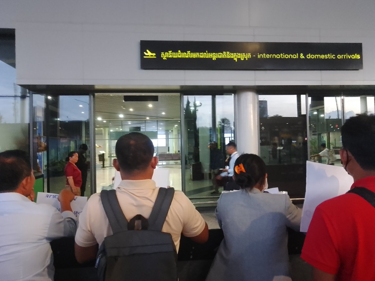 hengsochan's tweet photo. Today, pick up my clients from Australia at phnom penh airport. #Cambodia #phnompenh #travelers https://t.co/wR40HANwnB