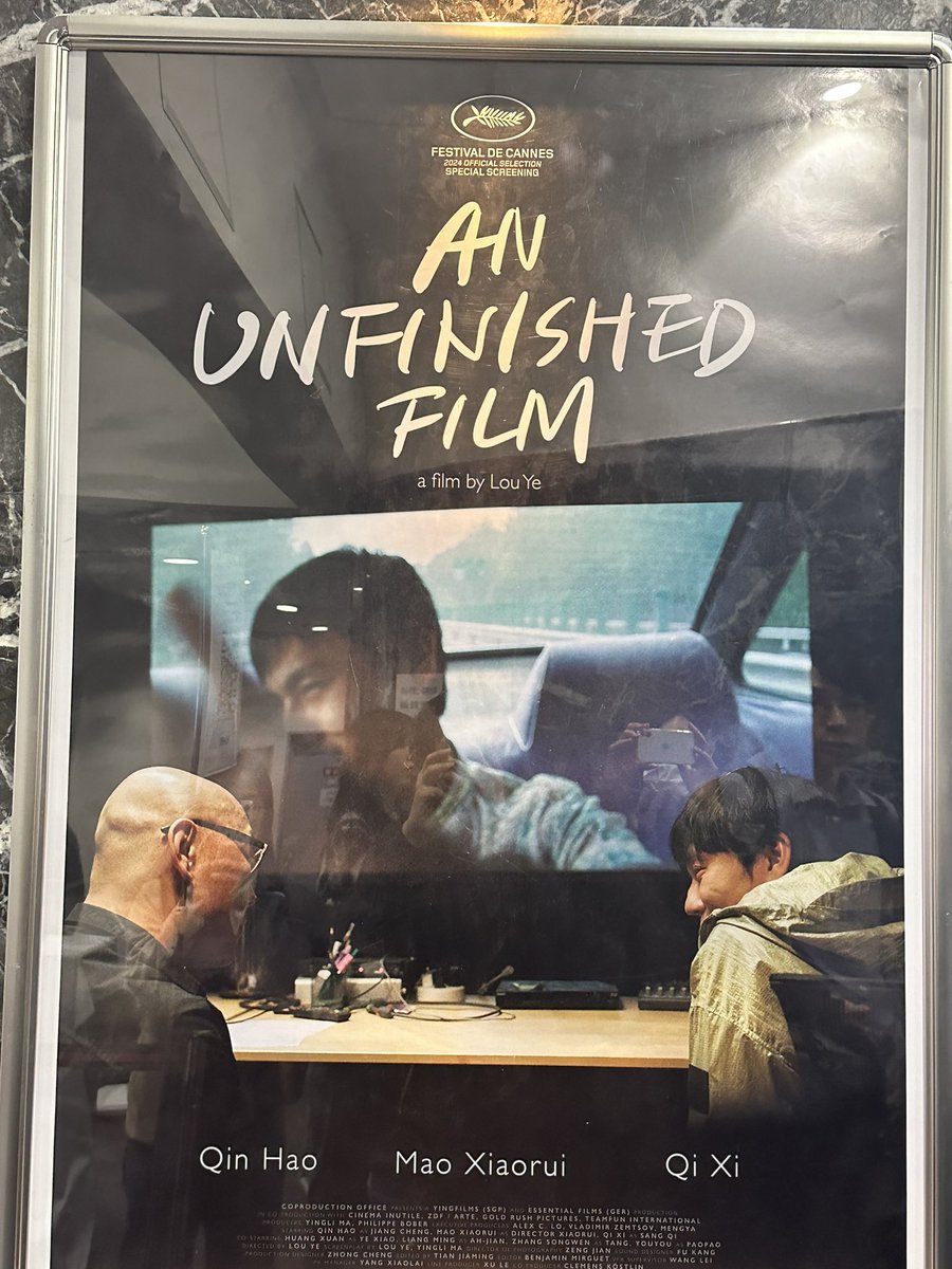 cinemadrifter's tweet photo. ロウ・イエ『未完成の映画』を見た。ロウ・イエの作品の中では決して群を抜いているわけではないがウルムチの火災を入れたことでこの映画が不滅になった。ロウ・イエ組のスタッフ(録音と撮影は本名で登場！)と俳優(チン・ハオが最高)の勇気と覚悟に最大の敬意を！この映画がいつか完成すると信じる。 https://t.co/VhODGuJYNl