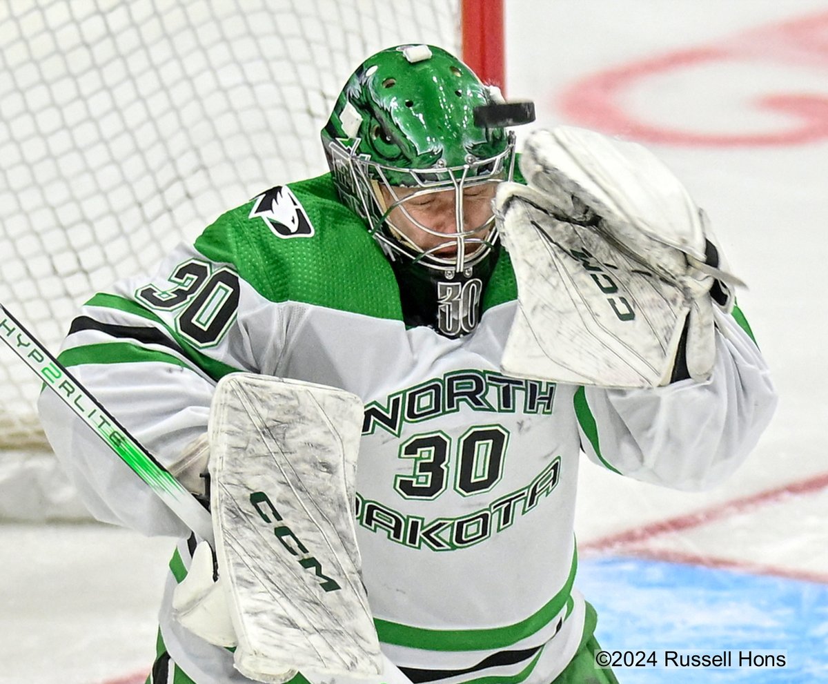 russhons's tweet photo. Another close game Saturday night. @UNDmhockey defeats Robert Morris 1-0 at the Ralph! Here are a few of my photos. #UNDproud https://t.co/ODQiUqDmzW