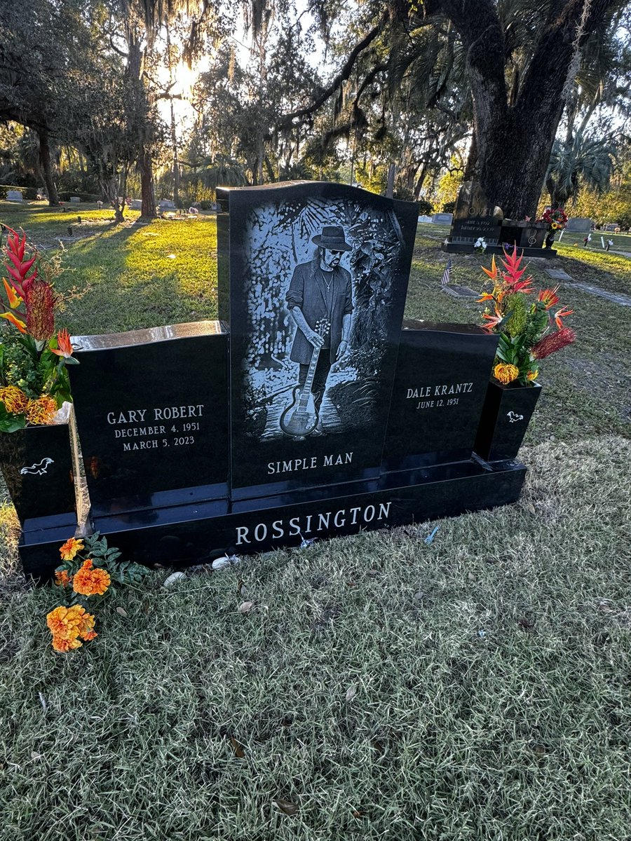 CBenson1025's tweet photo. Paid my respects to the simple man ! https://t.co/4Sk9YVUSPn