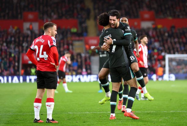 AnfieldTotal_'s tweet photo. 🚨GOAL: SZOBOSZLAI HAS PUT US IN THE LEAD AFTER A MISTAKE AT THE BACK BY SOUTHAMPTON!!!💪🏻
SOU🔴0️⃣-1️⃣⚫️LIV
#SOULIV | #LFC | #SHFC | #PremierLeague https://t.co/1vZOYyOUDl