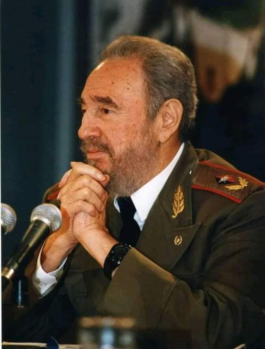 "La conciencia del ser humano no crea las condiciones objetivas. Es al revés. Sólo entonces puede hablarse de revolución. Las palabras bellas, necesarias como portadoras de ideas, no bastan; hacen falta meditaciones profundas". #FidelPorSiempre 🇨🇺