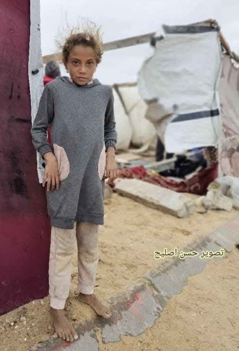 النَّظر إلى الصورة يجعلك ترتجف
فكيف إذا عشتها
هوِّنها عليهم يا الله 💔