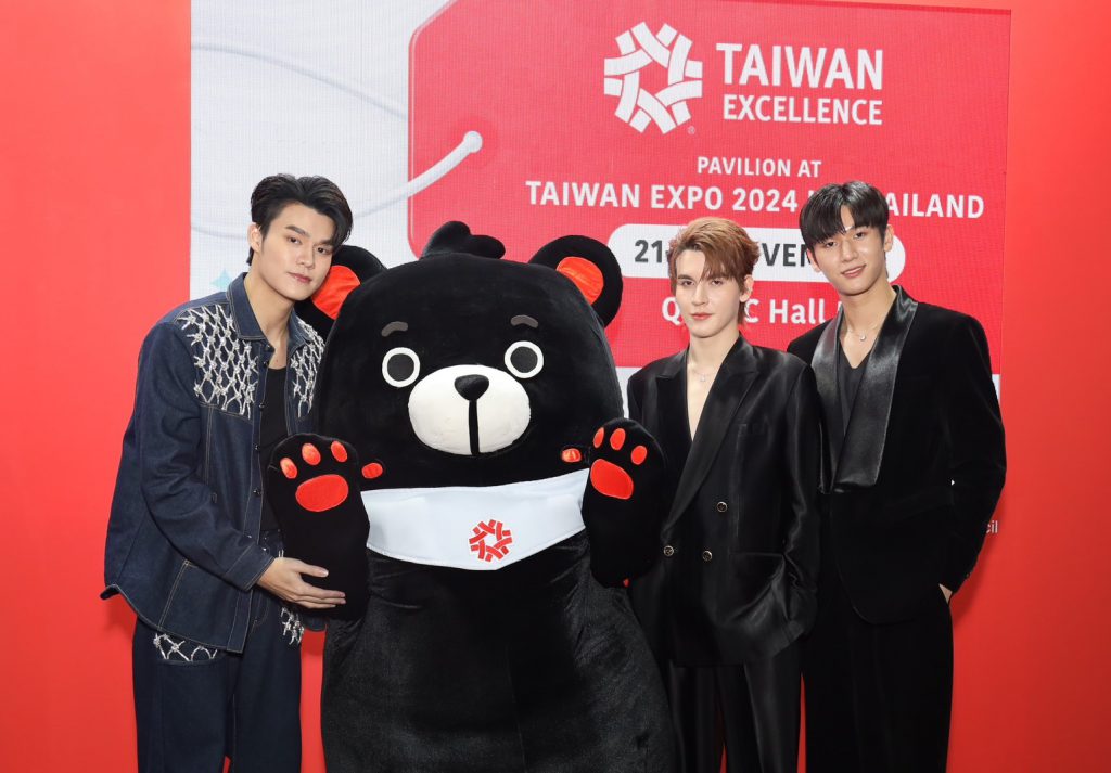 prjipata's tweet photo. Taiwan Excellence Pavilion 2024 นำมาสคอตน้องหมี FU BEAR และผลิตภัณฑ์ ‘The Best Made in Taiwan’ ระดับพรีเมียมมาสู่ประเทศไทย
https://t.co/9hdWaExMsy
#FuBear #ISBANKY #JeabLalana #mosbank #Moslhong #TaiwanExcellence2024 #TaiwanExcellenceTH #TWExcellenceTHxMosBankJame https://t.co/4C3XsWB4qh