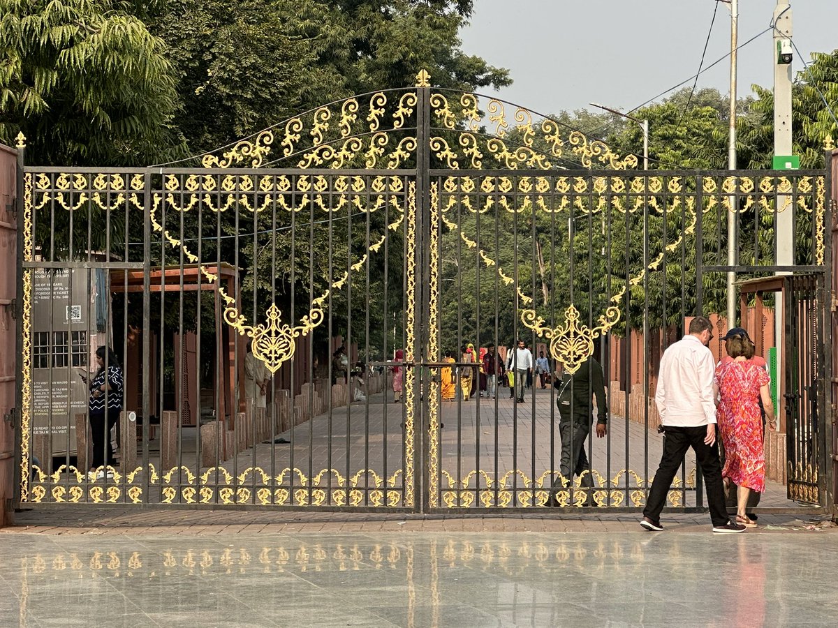 HorizonJude's tweet photo. Catching up with some magnificent Taj Mahal gates @LoveOfGates #specialgates #metalgates #Indiagates https://t.co/9D8MTCd1FY