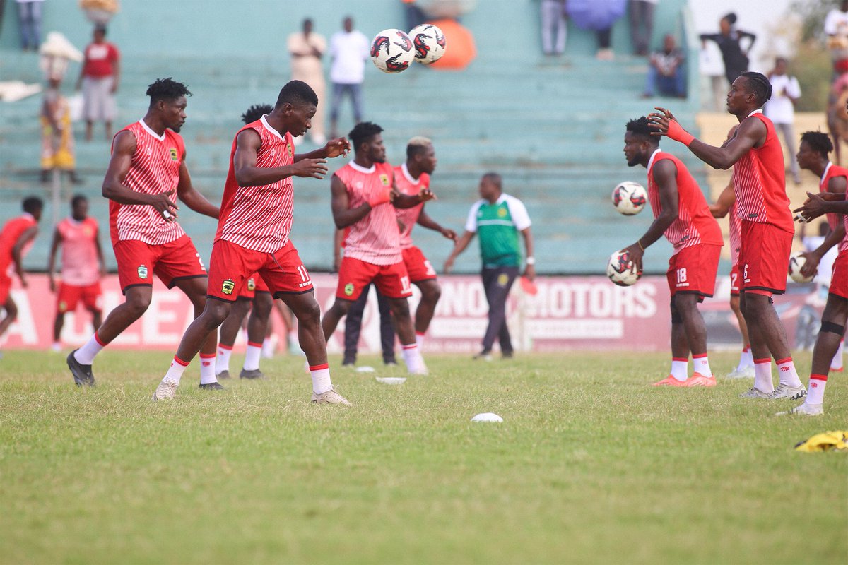AsanteKotoko_SC's tweet photo. Warming up for action.
#GPLMD12
#AKSC #Fabucensus #kotoko4All https://t.co/zBHAAjeRGD
