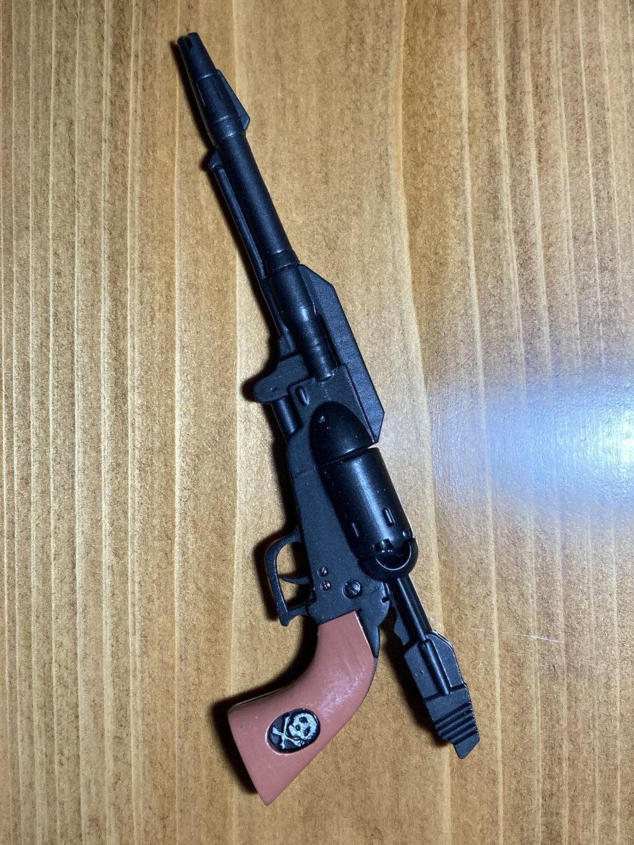 今回は大山式宇宙竜騎兵次元反動拳銃シリアルナンバー4 星野鉄朗モデルを作ってみました。
要するに戦士の銃　コスモ・ドラグーンですね。
ハーロックはブルーブラックで鉄朗はガンメタの違いです。

芳佳ちゃんこの銃も気に入ったかな？