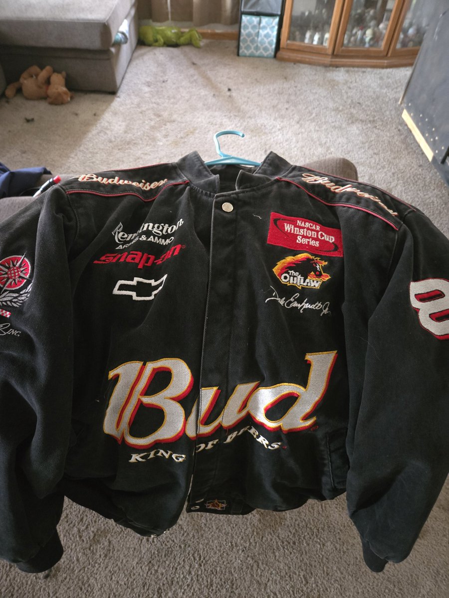 bolkey85's tweet photo. @JRMotorsports @DaleJr @budweiserusa Was so cool to go back in time yesterday can't wait to get some of the new stuff thank you all for the great memories this coat was lost on a plane on 9/11 it was returned several months later and worn again yesterday my engagement ring from my wife of 23 years https://t.co/tagaM4AuOK
