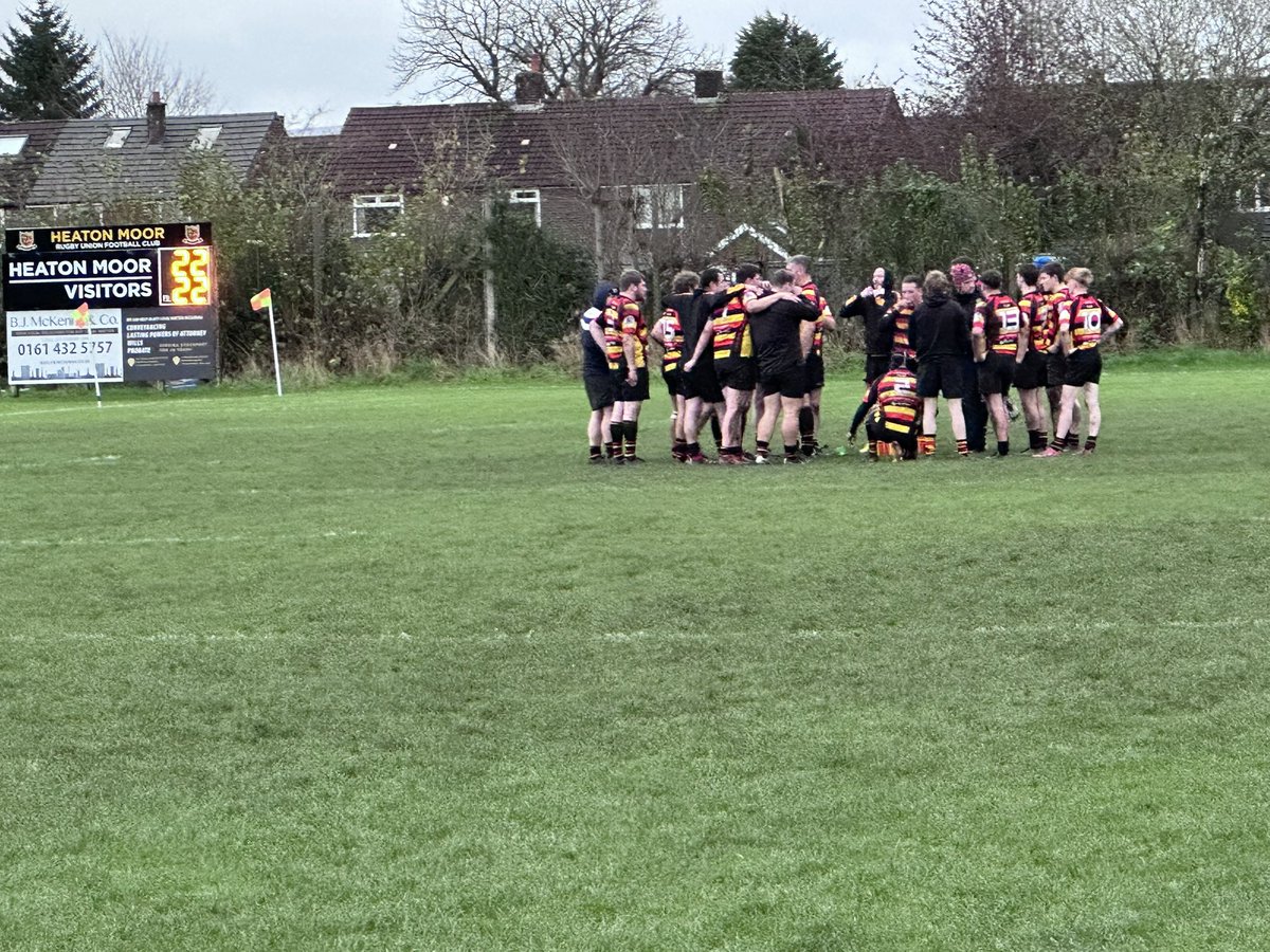 It’s half time at the Heaton Moor v Anti-Assassins game celebrating the HM 125th Anniversary 🎂 🥂 
It’s 22 all and is a very entertaining game 🏉🌹