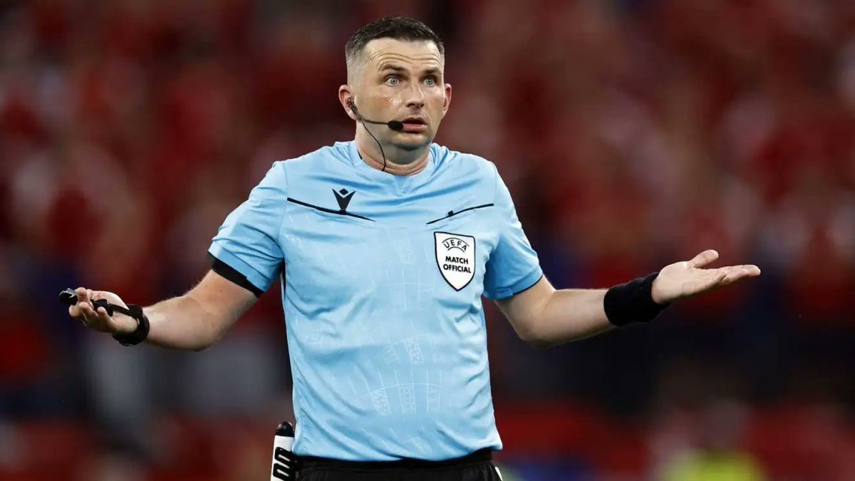 LFCTransferRoom's tweet photo. Turns out some refs are able to see the white lines better than others... https://t.co/37KkVNZMa6