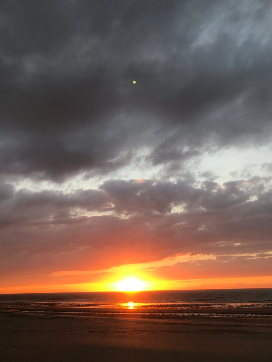 BocqWilliam's tweet photo. #vss365 #vssdaily 

The #horizon on successive days come with an #indent. That's why there are time zones.

Bet you did not know that.😅😅 https://t.co/jJ9wDByfMu
