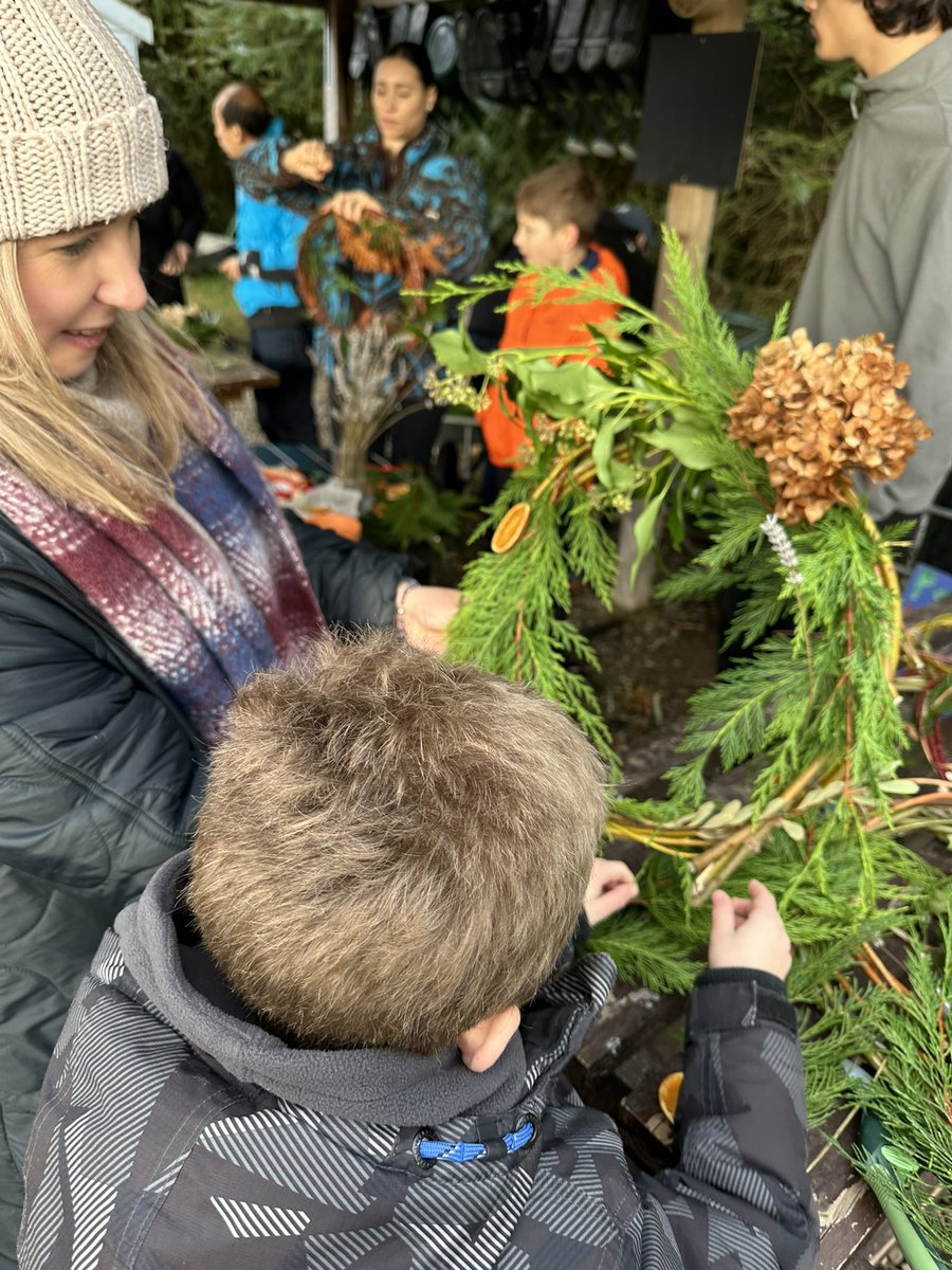_JenniferHutton's tweet photo. Today we had our Winter wreath workshop for our families. The children enjoyed showing their families around our school garden and it was a lovely opportunity for our school community to connect. Lots of creativity as we used foilage foraged within our school grounds. #ThisisLfS https://t.co/532qOzPXpc