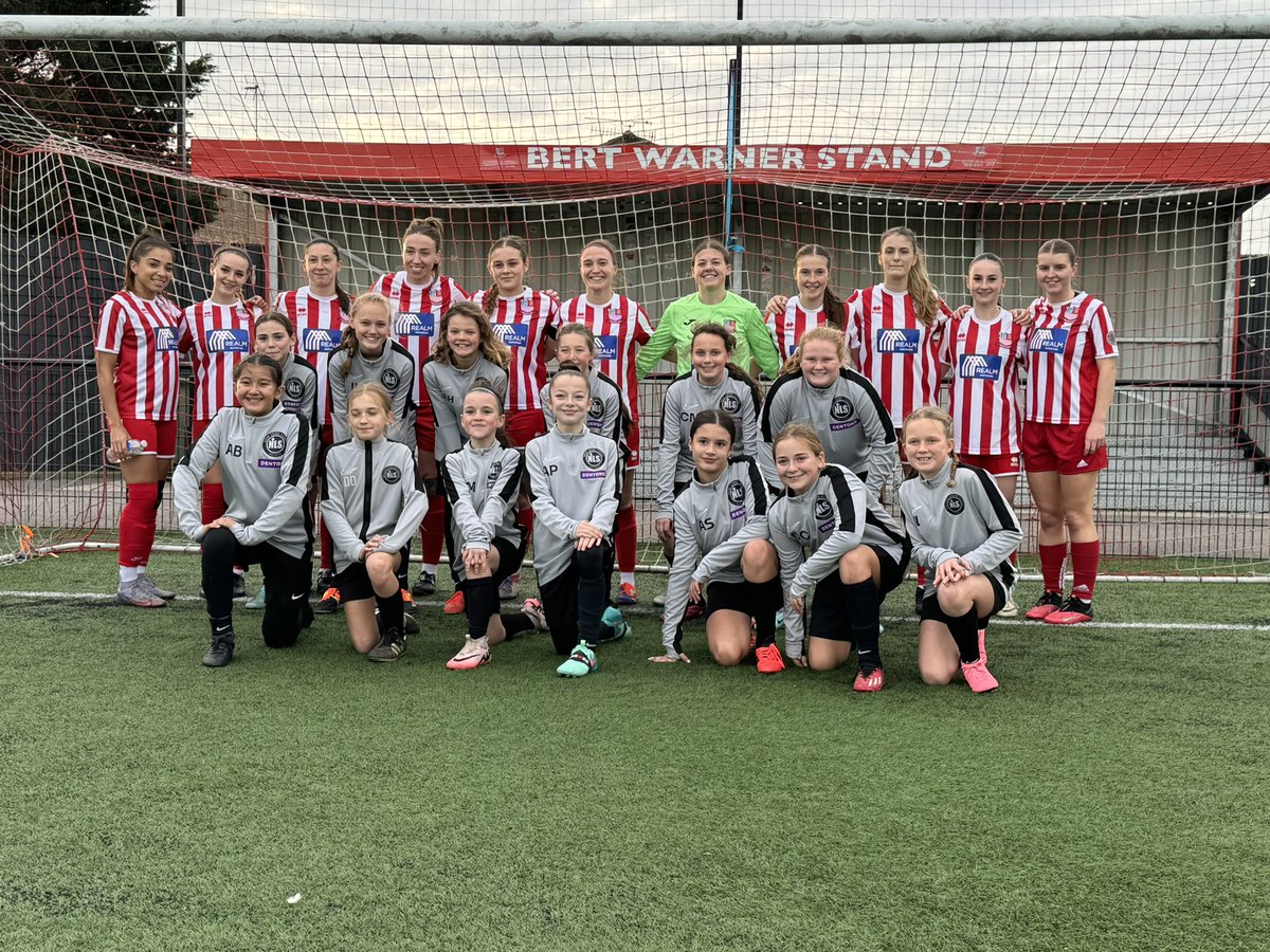 Our fantastic mascots this afternoon <a href="/newlevelsoccer_/">New Level Soccer Group</a> 

Thanks for coming over and we hope you enjoy the afternoon

#UpTheBowers