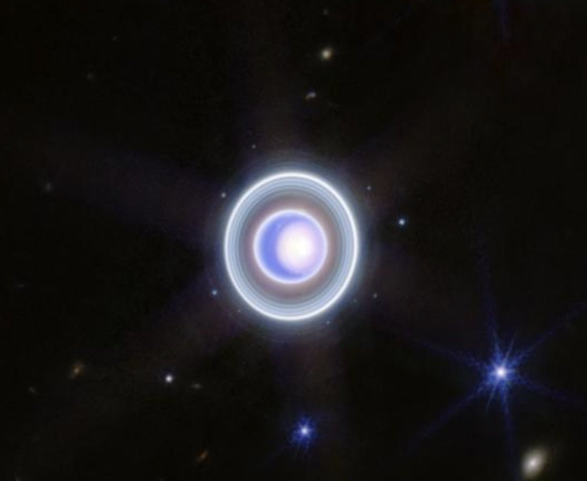 Latest in space tweet media